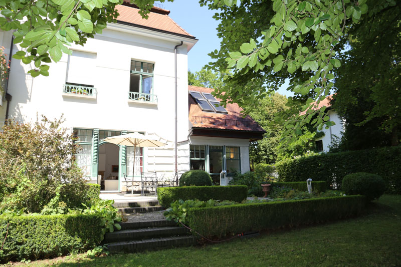 Blick zur Wohnung Altbau-Wohnung, Muenchen-Solln, Prinz-Ludwigs-Hoehe, Eigentumswohnung, Villenkolonie, Terrasse, Park, Denkmalschutz, Isarufer, Stuck, Gästezimmer, Bibliothek, Tiefgarage, Apartment